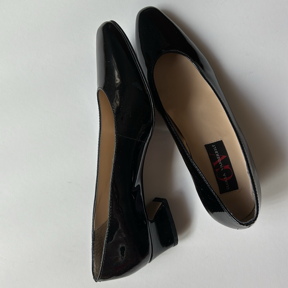 Gloria Vanderbilt Patent Leather heels. Size 7. Worn 3x. Great condition.